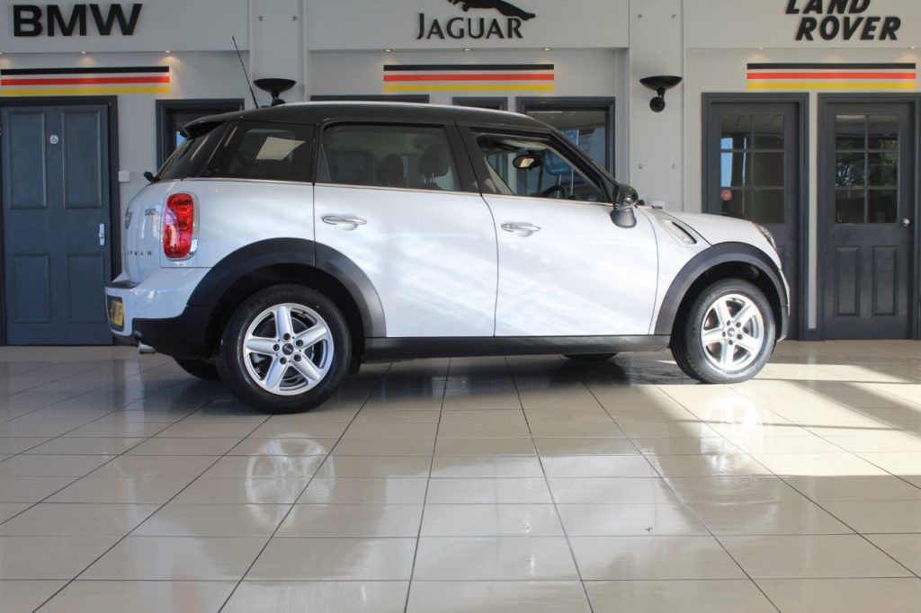 Used_2014_WHITE_MINI_COUNTRYMAN_1