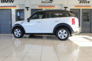 Used_2014_WHITE_MINI_COUNTRYMAN_1