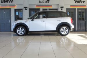 Used_2014_WHITE_MINI_COUNTRYMAN_1