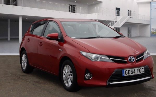 Used 2015 RED TOYOTA AURIS Hatchback 1.8 ICON VVT-I 5d AUTO 99 BHP (reg. 2015-02-06) for sale in Chadderton