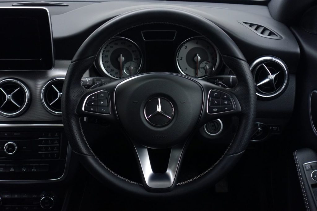 Used_2016_GREY_MERCEDES-BENZ_CLA_2
