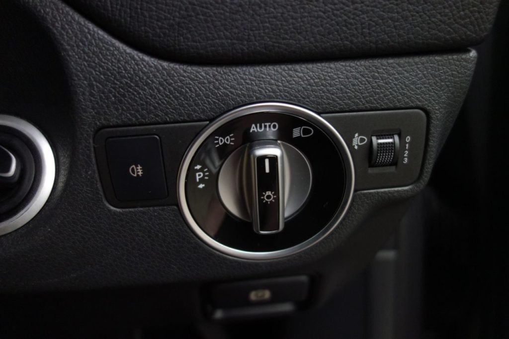 Used_2016_GREY_MERCEDES-BENZ_CLA_2