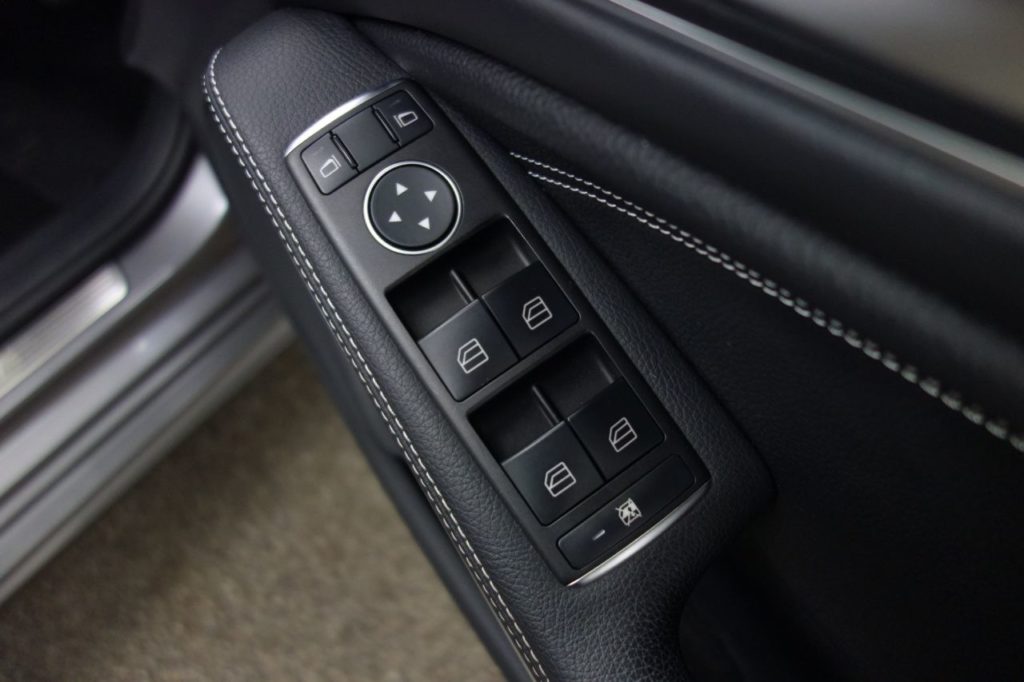 Used_2016_GREY_MERCEDES-BENZ_CLA_2