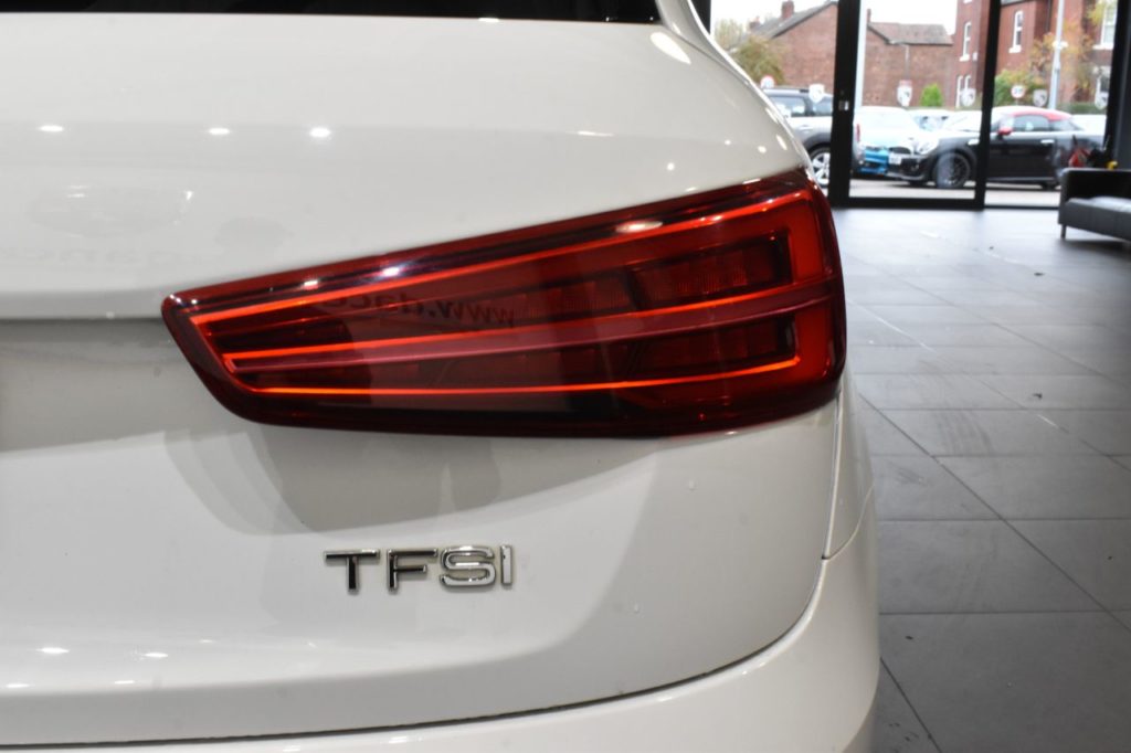Used_2016_WHITE_AUDI_Q3_1