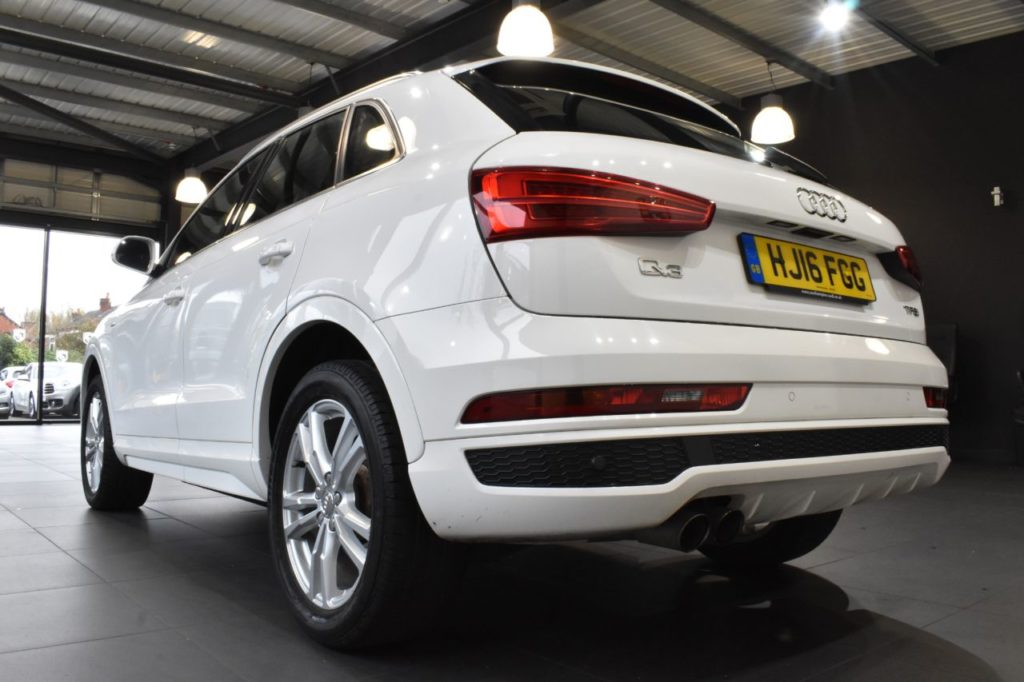 Used_2016_WHITE_AUDI_Q3_1