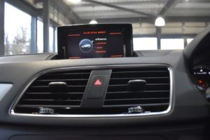 Used_2016_WHITE_AUDI_Q3_1