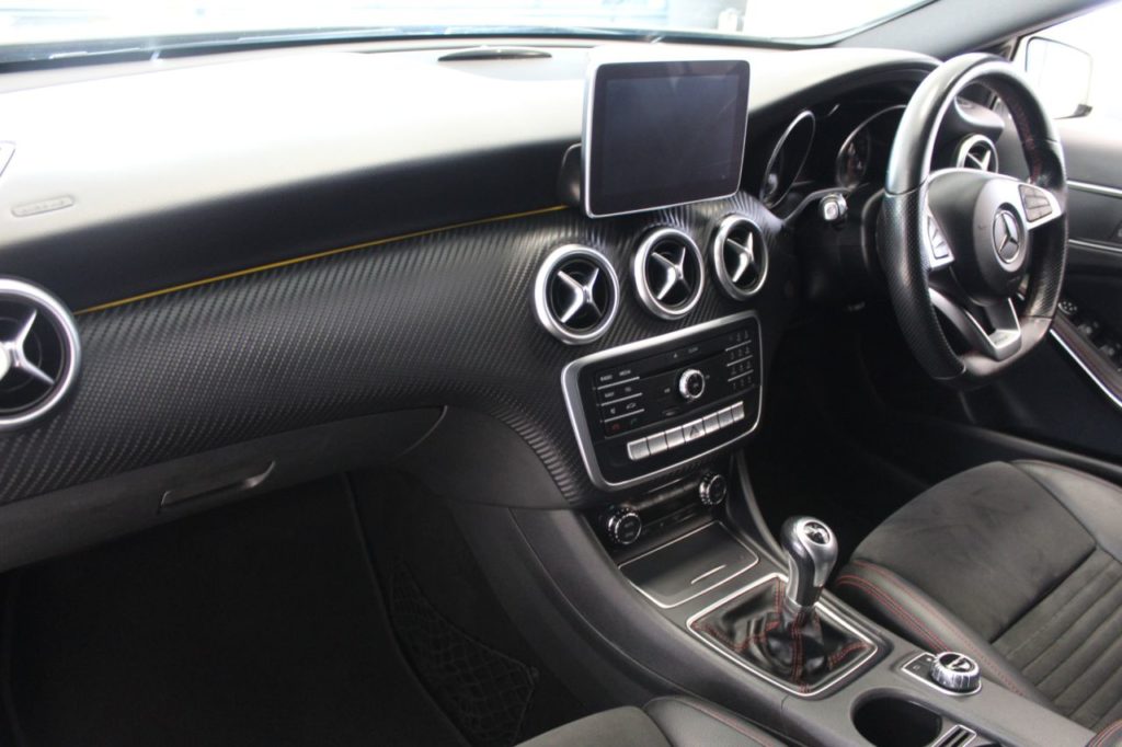 Used_2016_WHITE_MERCEDES-BENZ_A-CLASS_1