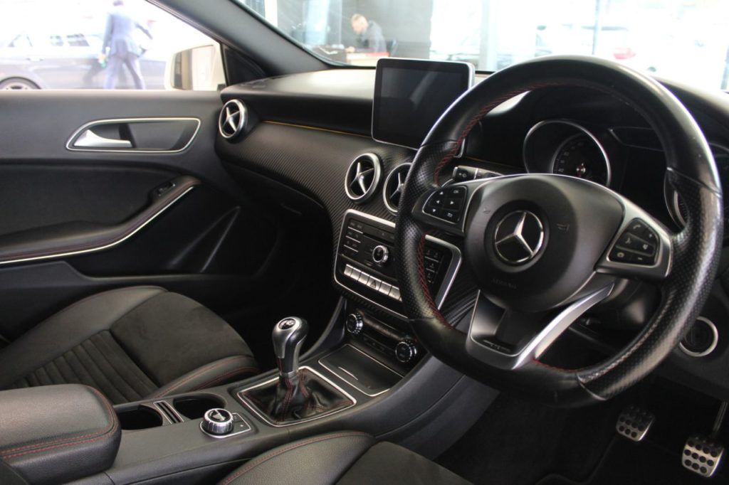 Used_2016_WHITE_MERCEDES-BENZ_A-CLASS_1