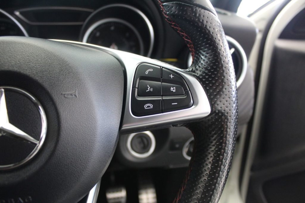 Used_2016_WHITE_MERCEDES-BENZ_A-CLASS_1