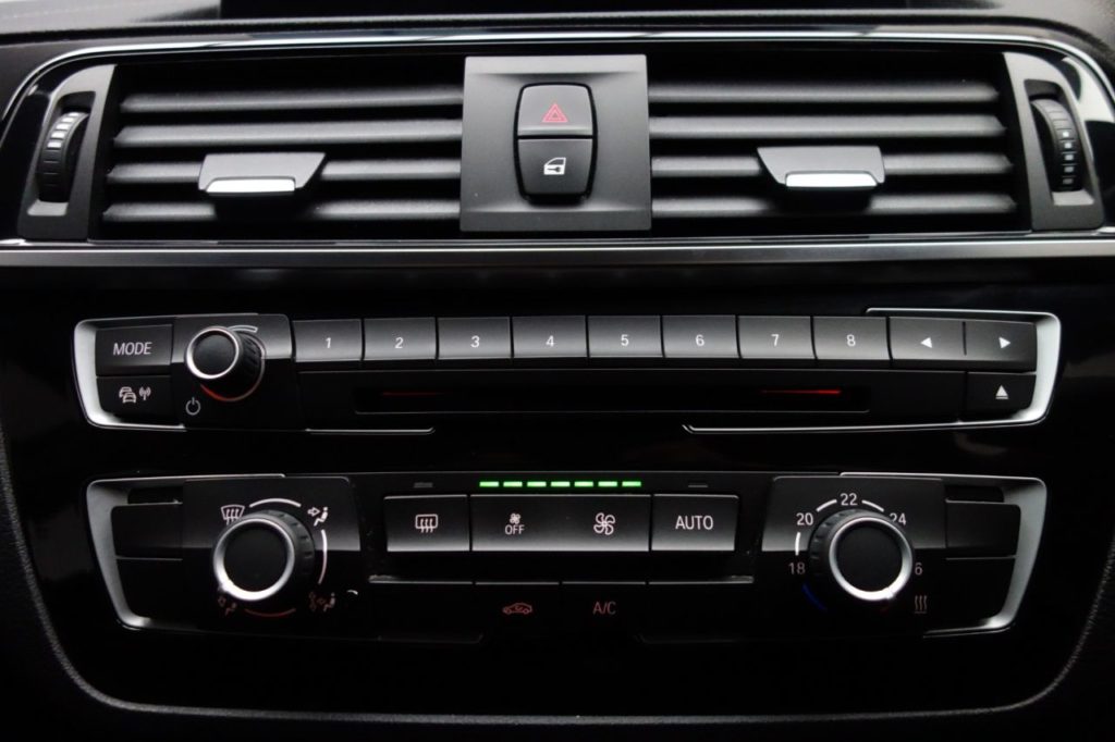 Used_2017_BLACK_BMW_1-SERIES_1