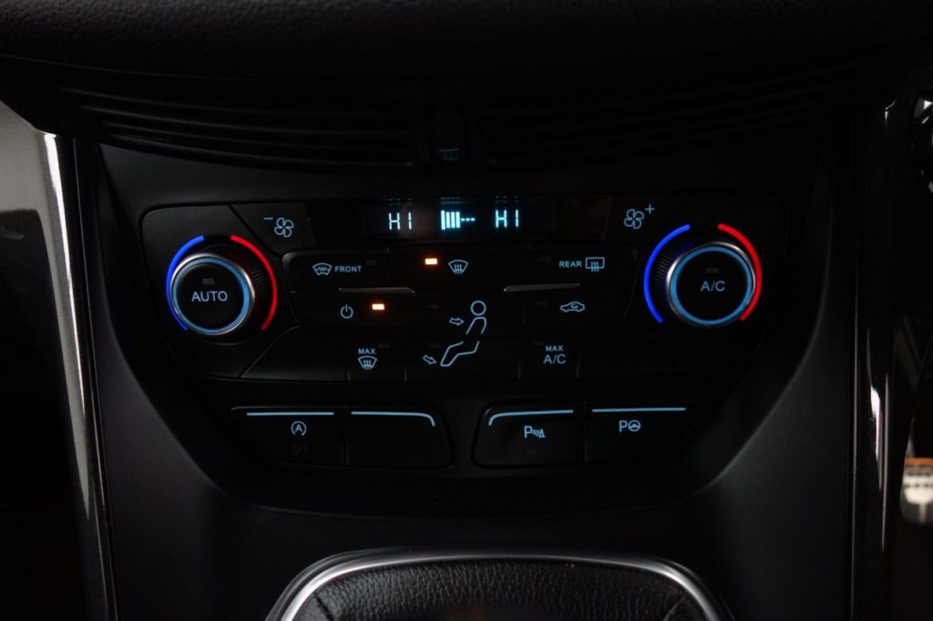 Used_2017_BLACK_FORD_KUGA_2