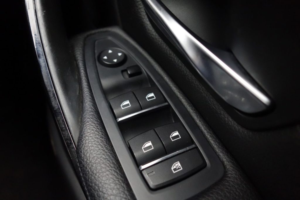 Used_2017_GREY_BMW_3-SERIES_2