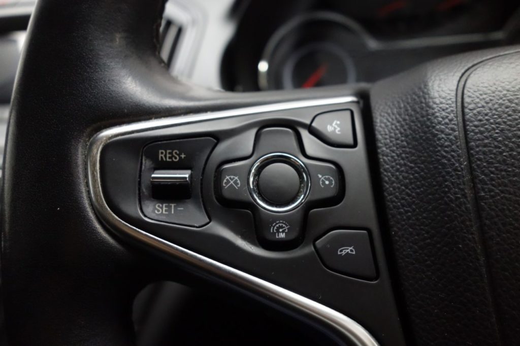 Used_2014_GREY_VAUXHALL_INSIGNIA_2