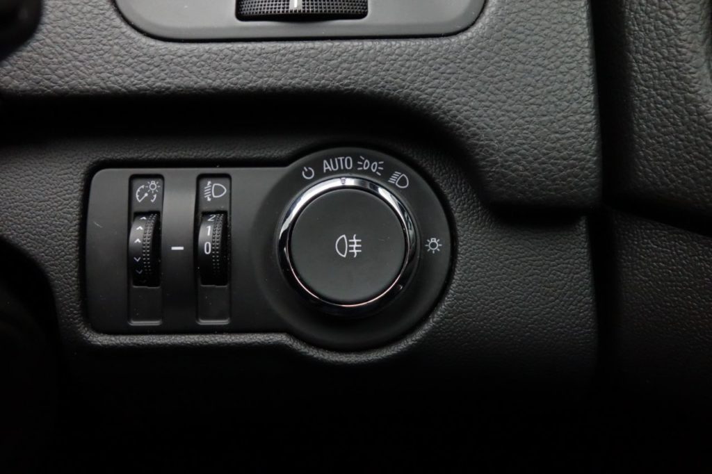 Used_2014_GREY_VAUXHALL_INSIGNIA_2