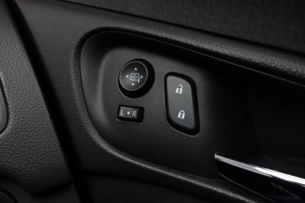 Used_2014_GREY_VAUXHALL_INSIGNIA_2