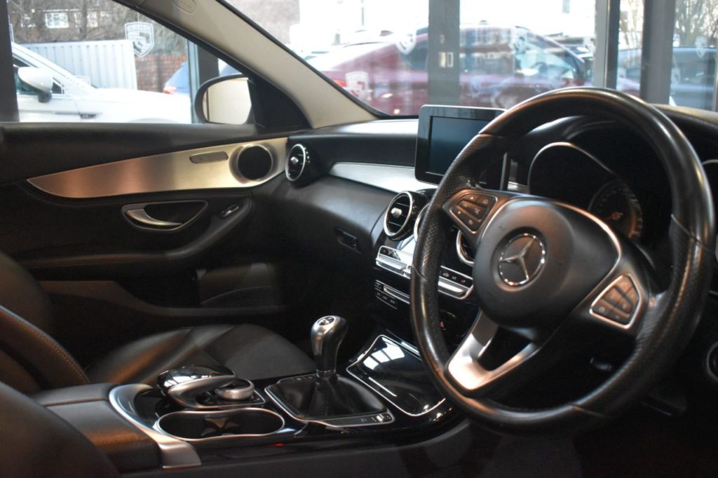 Used_2015_RED_MERCEDES-BENZ_C-CLASS_2