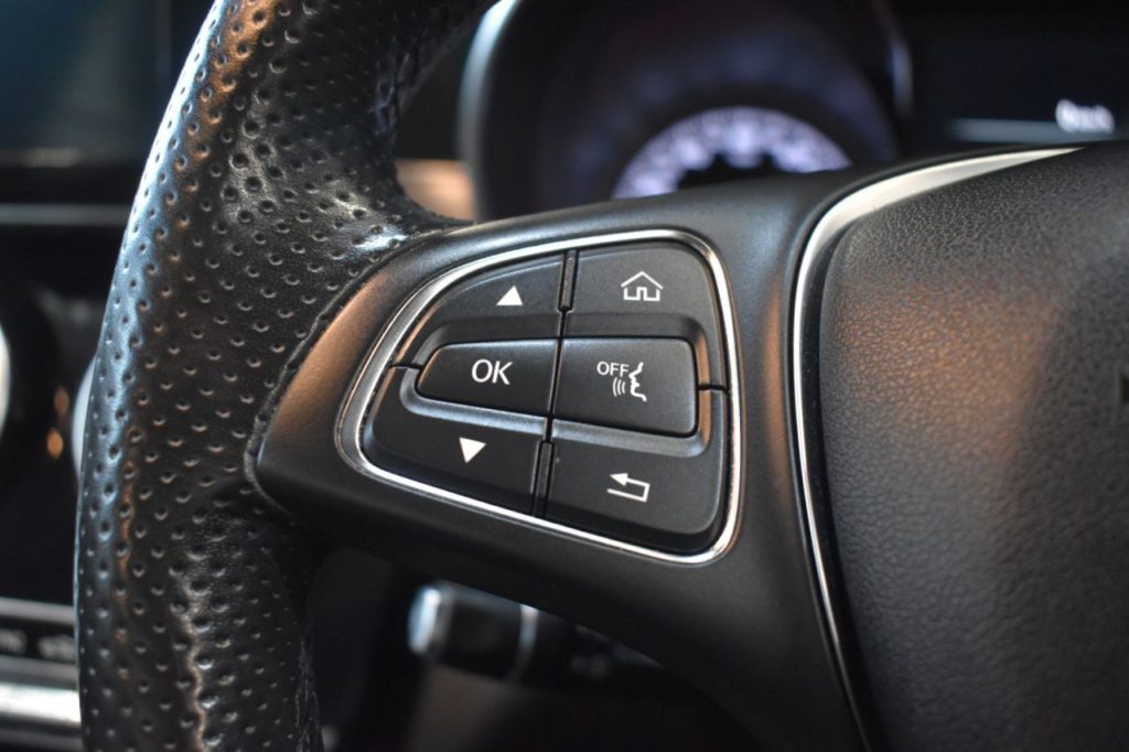 Used_2015_RED_MERCEDES-BENZ_C-CLASS_2