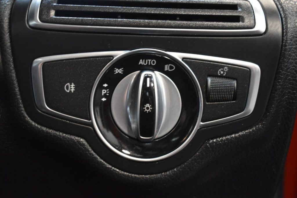 Used_2015_RED_MERCEDES-BENZ_C-CLASS_2