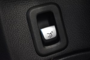 Used_2015_RED_MERCEDES-BENZ_C-CLASS_2