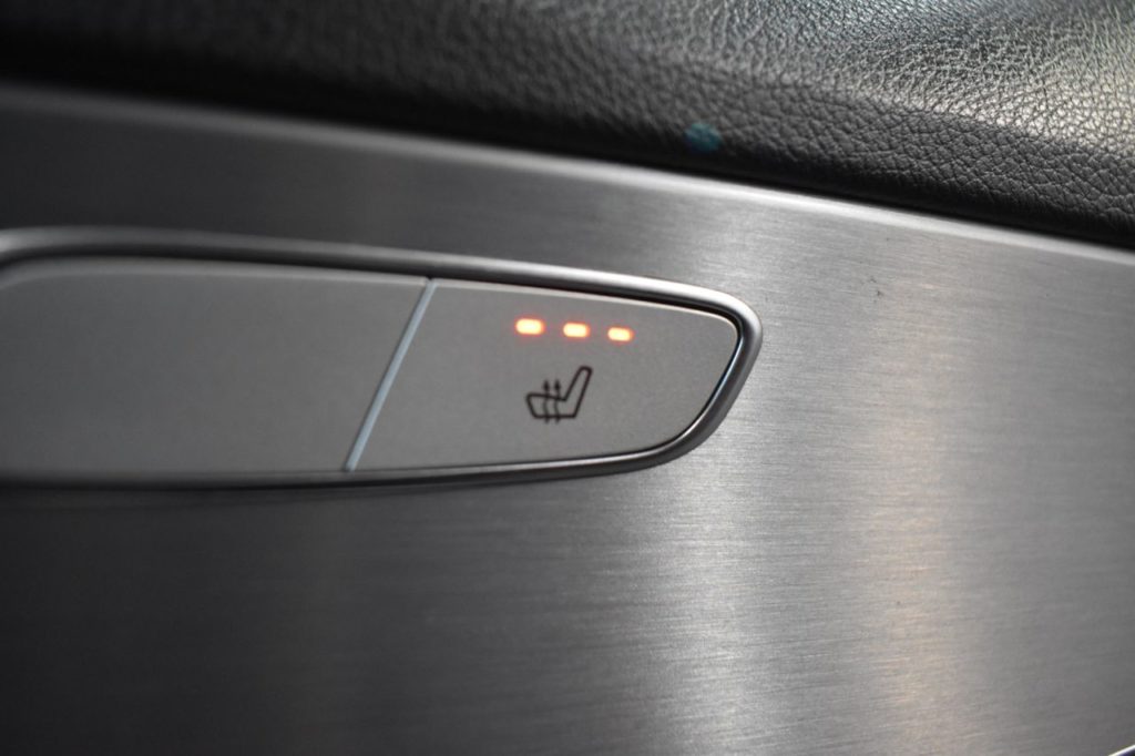 Used_2015_RED_MERCEDES-BENZ_C-CLASS_2