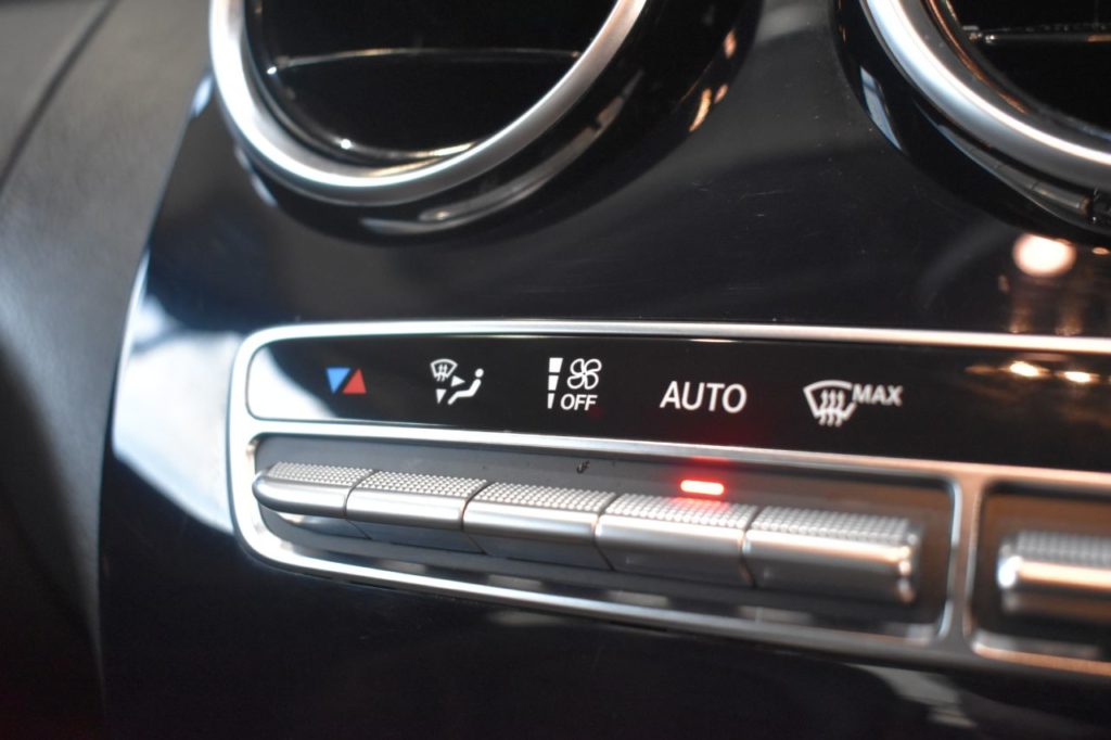 Used_2015_RED_MERCEDES-BENZ_C-CLASS_2