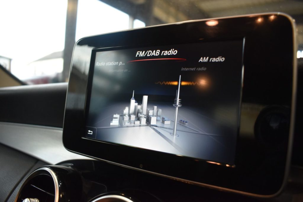 Used_2015_RED_MERCEDES-BENZ_C-CLASS_2