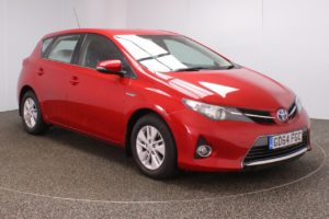 Used 2015 RED TOYOTA AURIS Hatchback 1.8 ICON VVT-I 5d AUTO 99 BHP (reg. 2015-02-06) for sale in Crompton