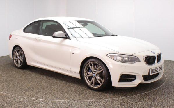 Used 2015 WHITE BMW 2 SERIES Coupe 3.0 M235I 2d AUTO 322 BHP (reg. 2015-12-18) for sale in Crompton