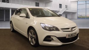 Used 2015 WHITE VAUXHALL ASTRA Hatchback 1.4 LIMITED EDITION 5d 140 BHP (reg. 2015-03-14) for sale in Crompton