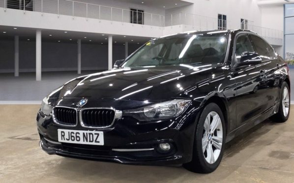 Used 2016 BLACK BMW 3 SERIES Saloon 2.0 318D SPORT 4d 148 BHP (reg. 2016-12-23) for sale in Crompton