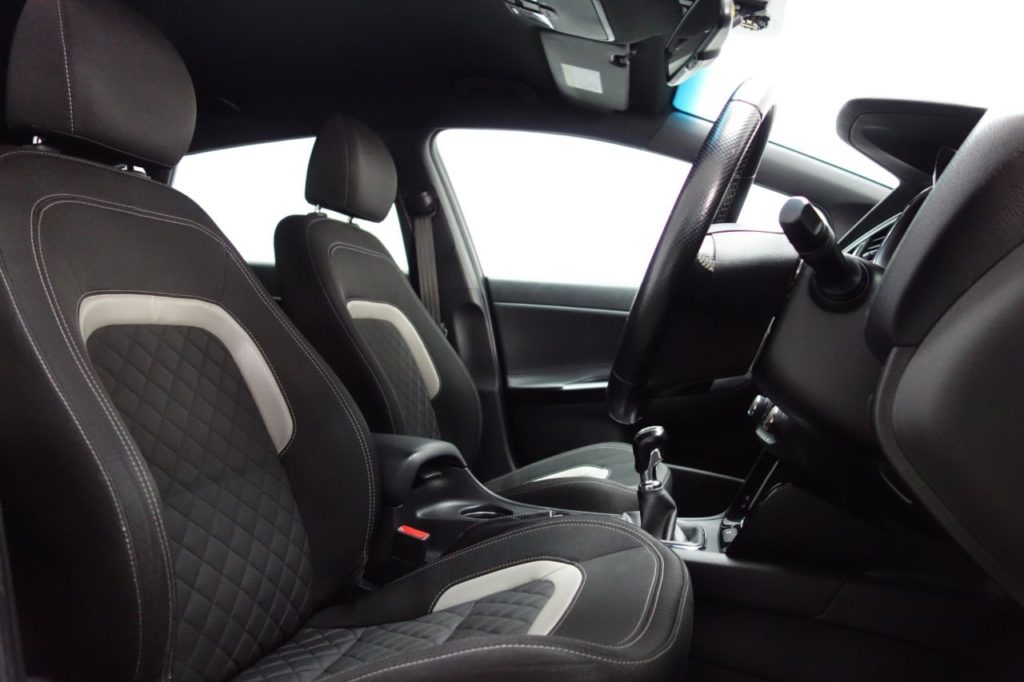 Used_2016_BLACK_KIA_CEED_1