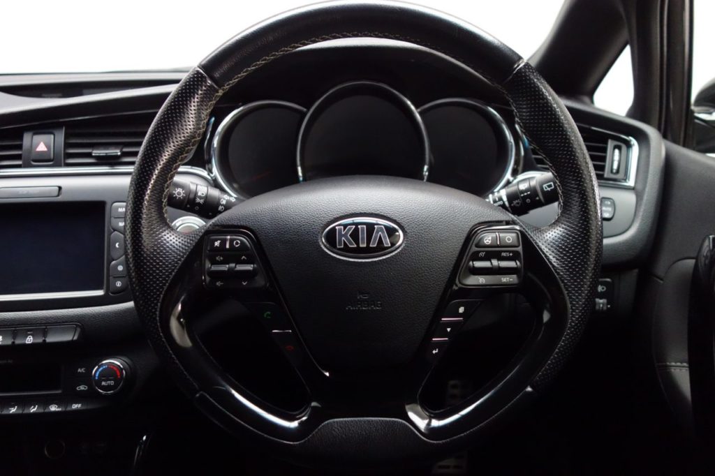 Used_2016_BLACK_KIA_CEED_1