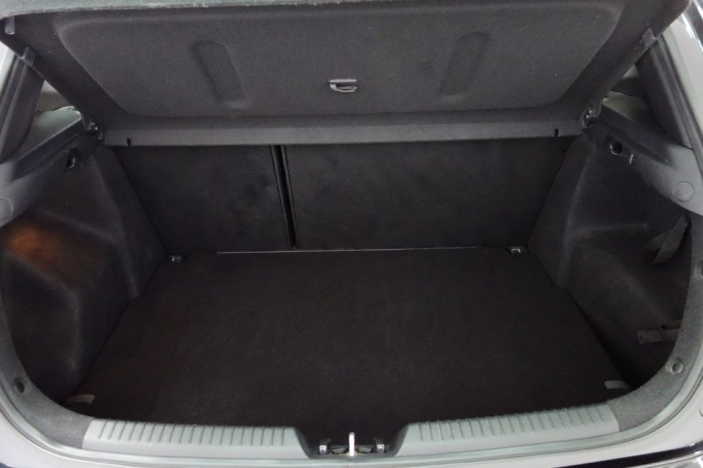 Used_2016_BLACK_KIA_CEED_1