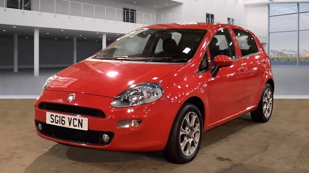 Used 2016 RED FIAT PUNTO Hatchback 1.2 EASY PLUS 5d 69 BHP (reg. 2016-03-14) for sale in Crompton