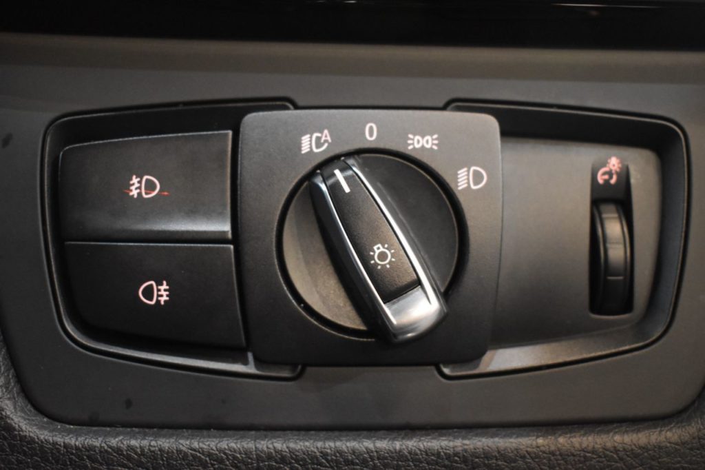 Used_2016_SILVER_BMW_3-SERIES_2