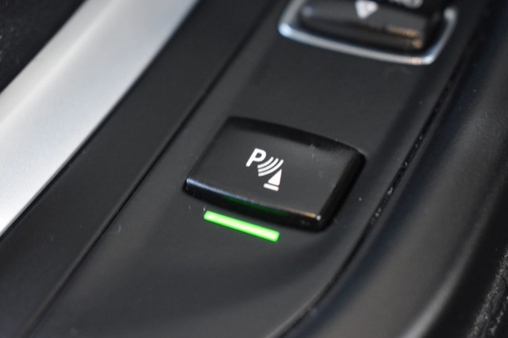 Used_2016_SILVER_BMW_3-SERIES_2