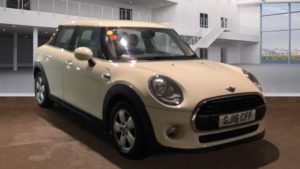 Used 2016 WHITE MINI HATCH ONE Hatchback 1.2 ONE 5d 101 BHP (reg. 2016-03-14) for sale in Crompton