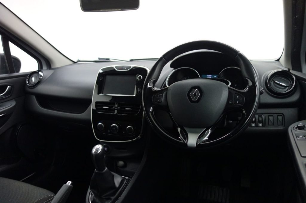 Used_2016_WHITE_RENAULT_CLIO_1