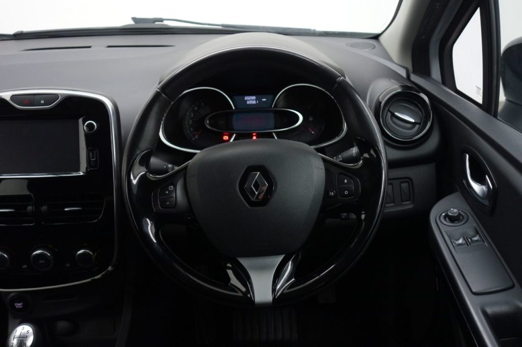 Used_2016_WHITE_RENAULT_CLIO_1