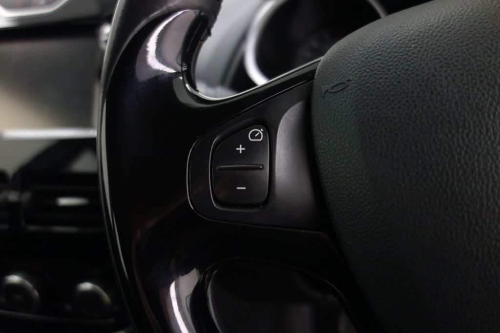 Used_2016_WHITE_RENAULT_CLIO_1
