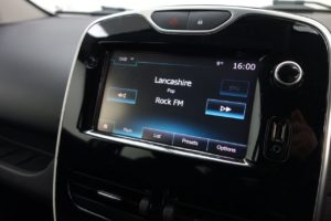 Used_2016_WHITE_RENAULT_CLIO_1