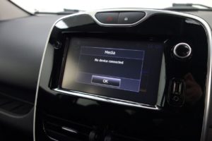 Used_2016_WHITE_RENAULT_CLIO_1