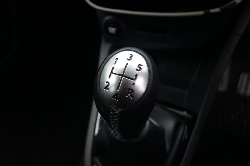 Used_2016_WHITE_RENAULT_CLIO_1