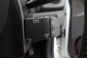 Used_2016_WHITE_RENAULT_CLIO_1