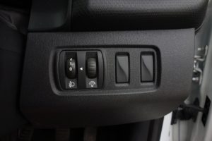 Used_2016_WHITE_RENAULT_CLIO_1