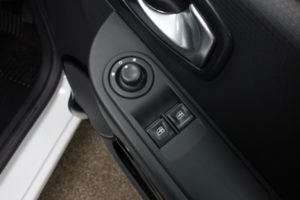 Used_2016_WHITE_RENAULT_CLIO_1