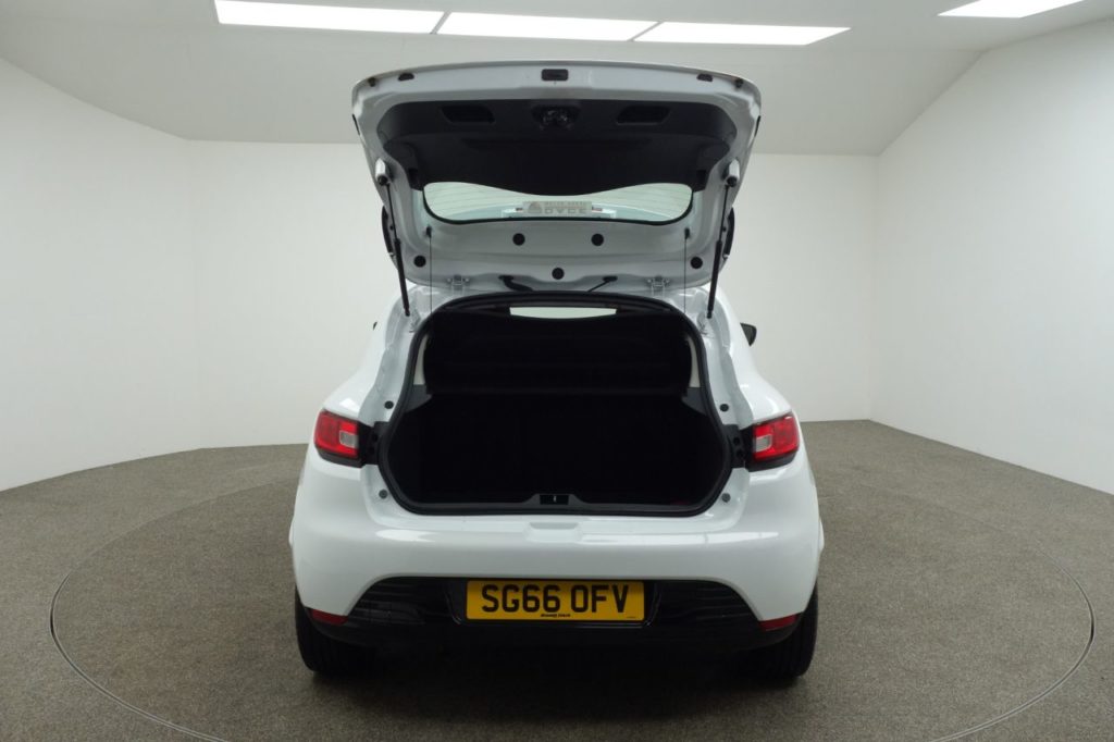 Used_2016_WHITE_RENAULT_CLIO_1