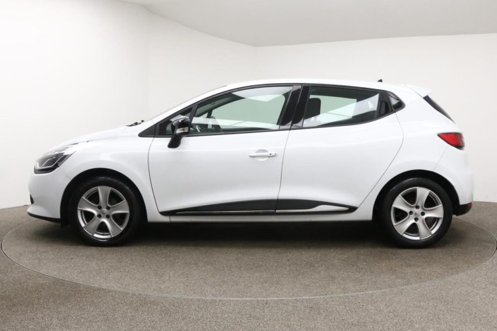 Used_2016_WHITE_RENAULT_CLIO_1