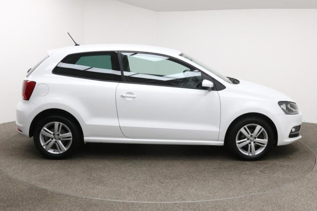 Used_2016_WHITE_VOLKSWAGEN_POLO_1