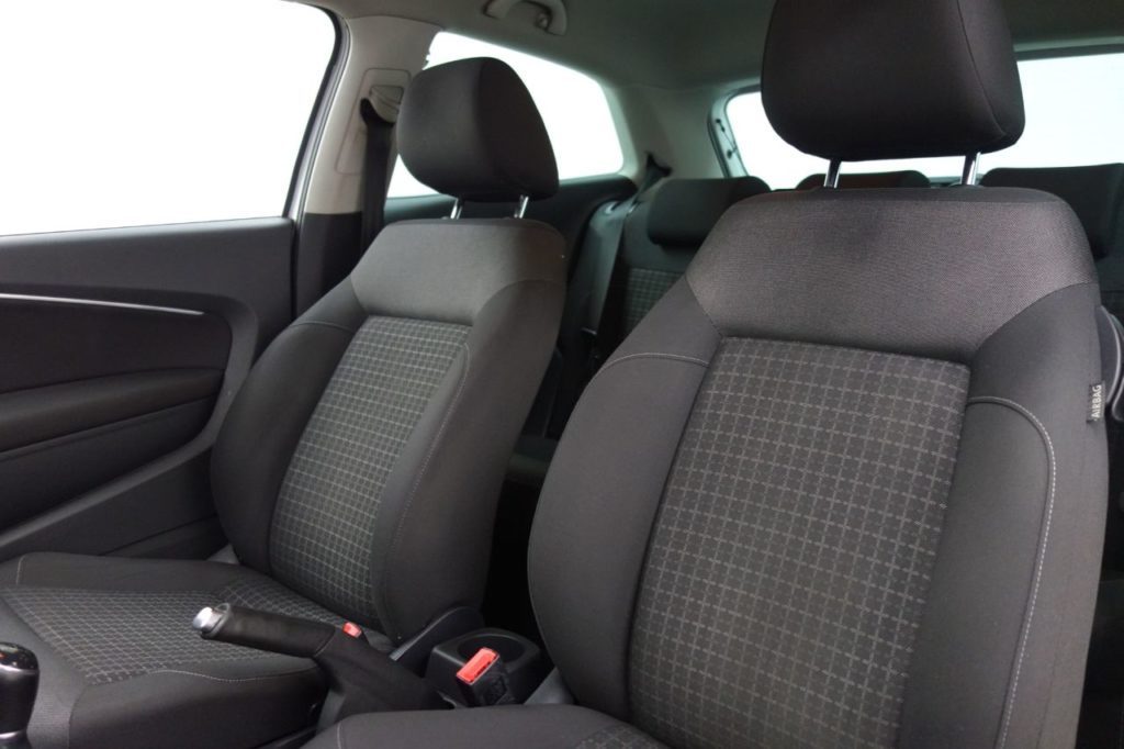 Used_2016_WHITE_VOLKSWAGEN_POLO_1